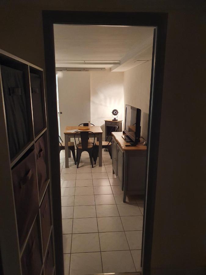 Appartamento T2 en rez de jardin de maison, avec piscine privée, draps et serviettes de toilette non fournis Argelès-sur-Mer Esterno foto